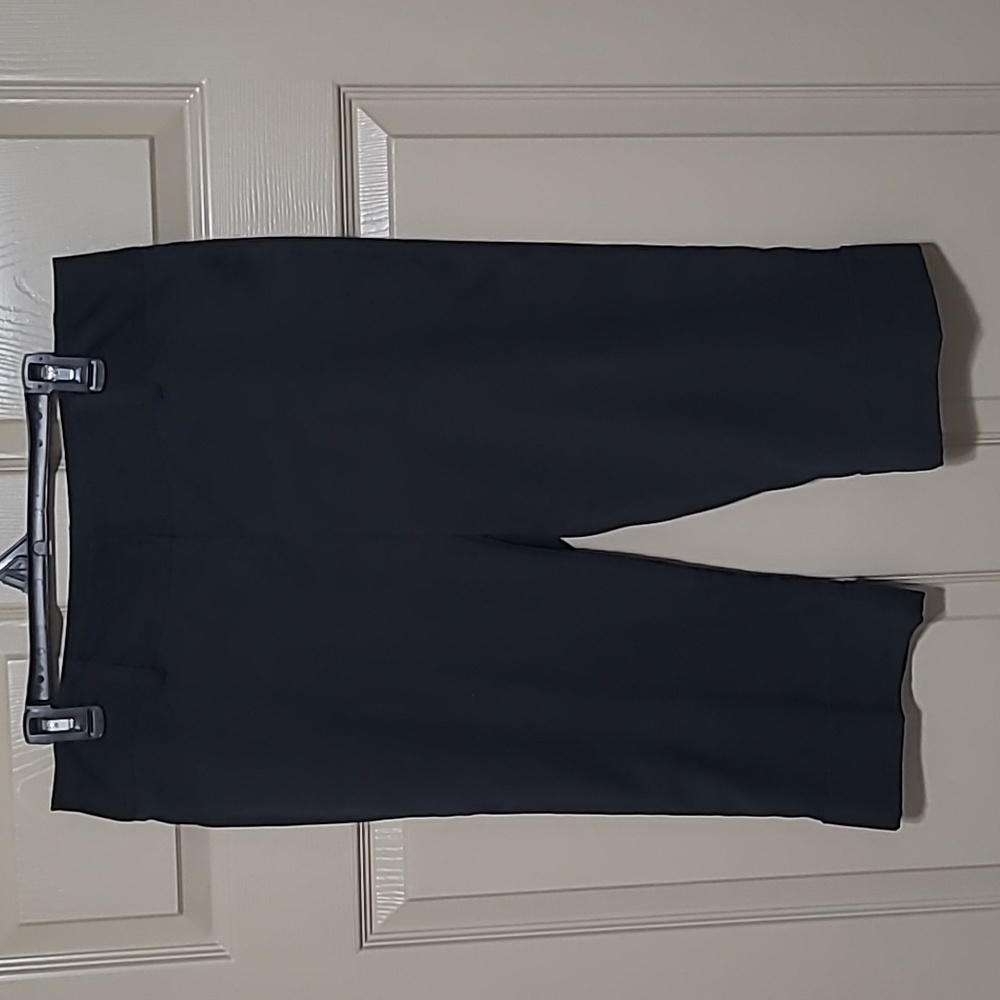 Tracy Evans black long shorts or cropped pants size 11